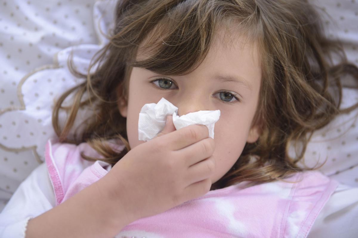 Trẻ bị sổ mũi thường xuyên do hệ miễn dịch chưa hoàn thiện