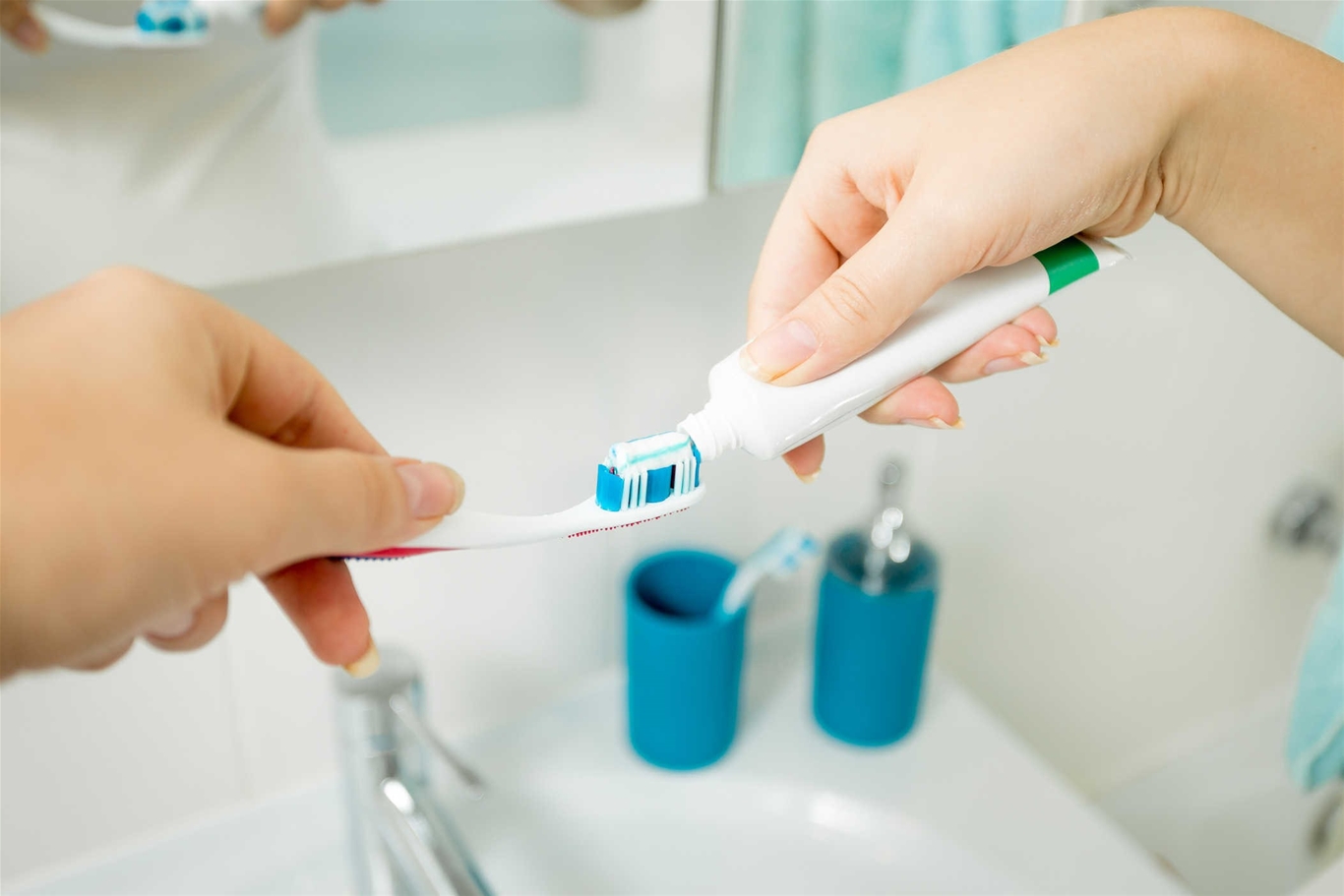 Đánh răng thường xuyên là liệu pháp đơn giản và hiệu quả hạn chế hôi miệng