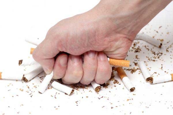 Ảnh: Hút 1 gói thuốc lá mỗi ngày làm tăng tỷ lệ tử vong 70%.
