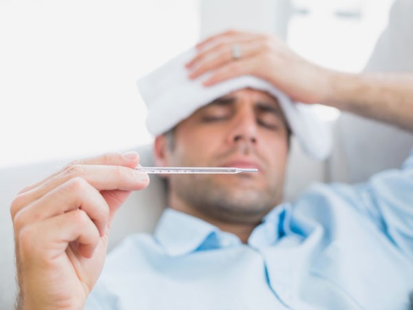 Sốt cao có thể gây ảnh hưởng tiêu cực đến hoạt động của não bộ