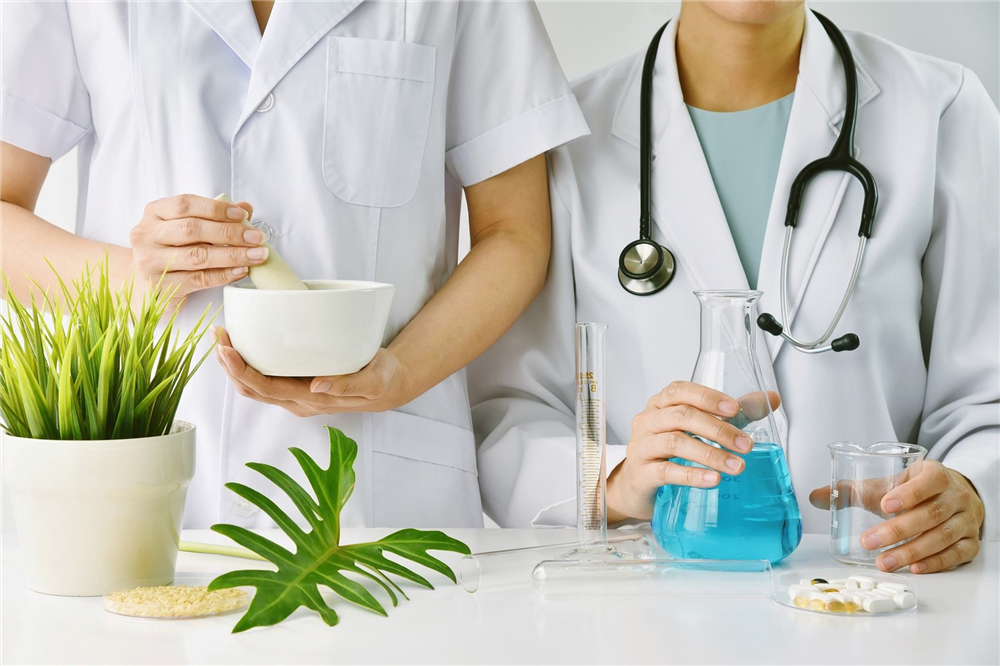 Vì sao phần lớn bác sĩ, bệnh nhân chưa tin thuốc Đông y?