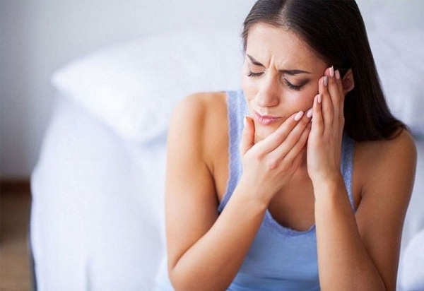 Làm thế nào để điều trị đau răng hàm dưới tại nhà?
