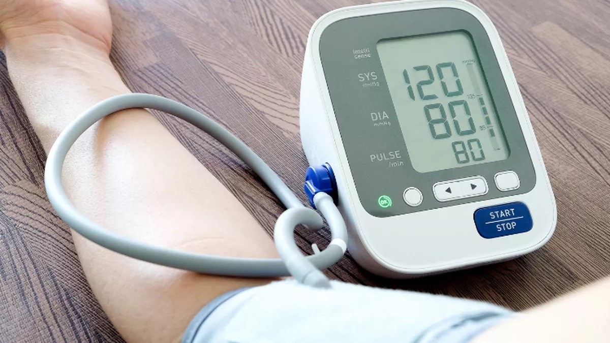 Kiểm tra huyết áp thường xuyên giúp kiểm soát và dự phòng đột quỵ tái phát