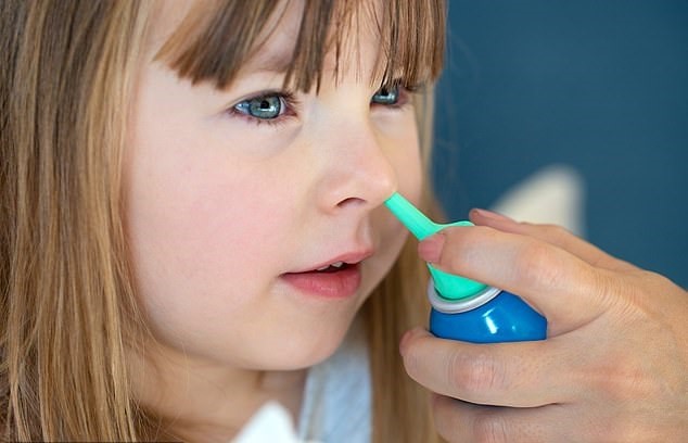 Xịt mũi có tác dụng hỗ trợ điều trị viêm đường hô hấp trên ở trẻ