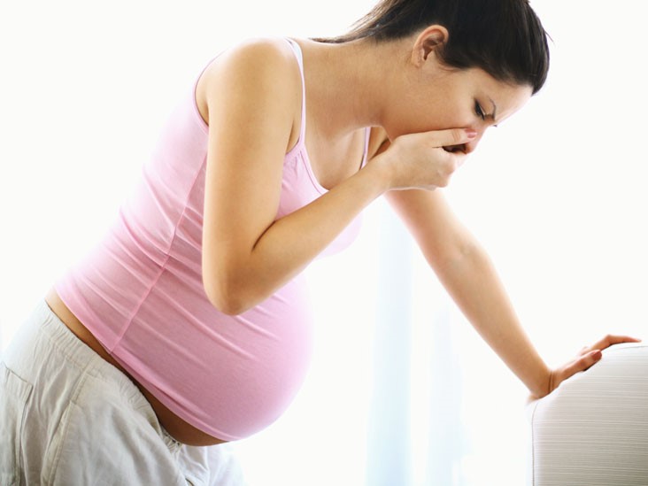 Rối loạn tiêu hóa ở phụ nữ mang thai gây nôn rất khó chịu