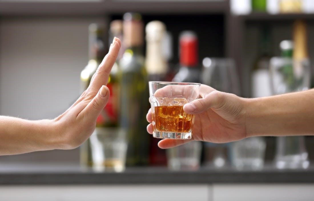 Giảm hoặc ngừng uống rượu là biện pháp tốt nhất dự phòng bệnh gan do rượu