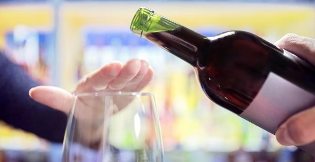 Hạn chế uống rượu giúp giảm nguy cơ đột quỵ tái phát