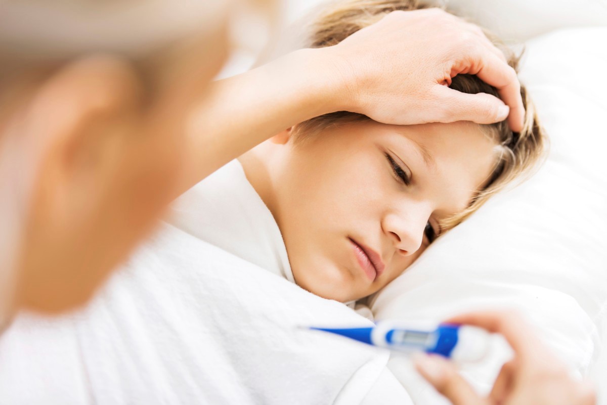 Trẻ sổ mũi trên 10 ngày hoặc kèm sốt và dấu hiệu của bệnh lý