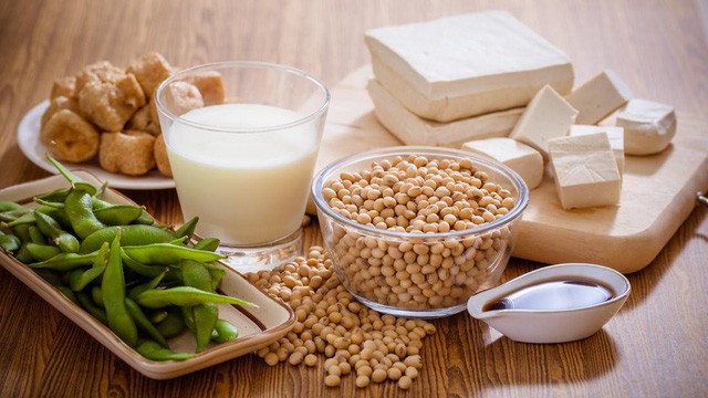 Đậu phụ và sữa đậu nành cung cấp estrogen thực vật