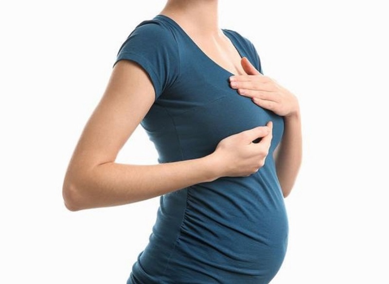 Đau tức ngực thường gặp ở phụ nữ có dấu hiệu mang thai lần đầu
