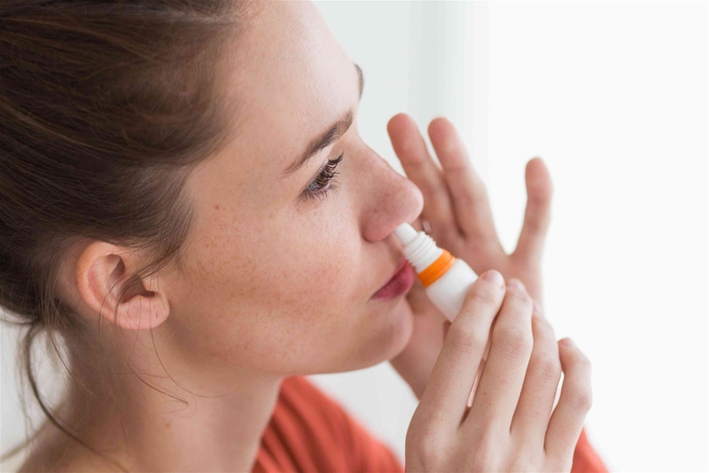 Ngạt mũi là triệu chứng phổ biến của viêm mũi xoang cấp