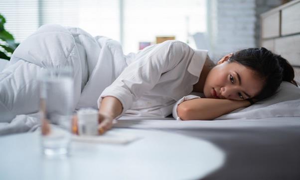 Người bị cảm lạnh ra nhiều mồ hôi có thể khó ngủ hoặc mất ngủ