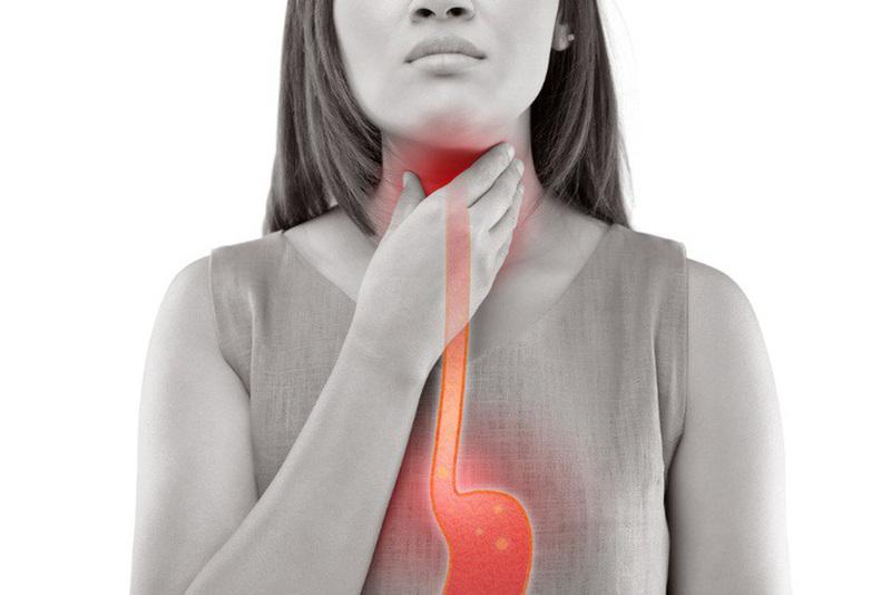 Nóng rát cổ họng, miệng đắng… là dấu hiệu trào ngược dạ dày