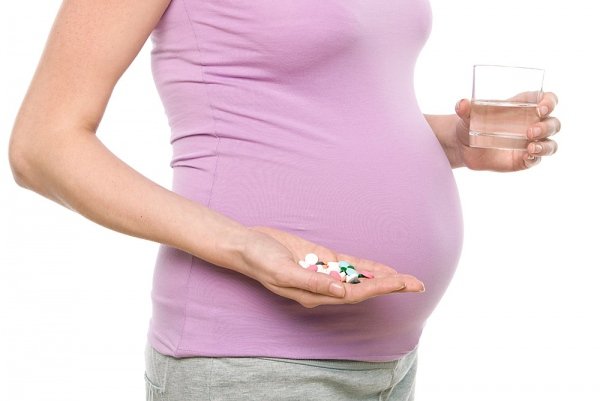 Phụ nữ mang thai nên cẩn trọng khi dùng bất kỳ loại thuốc nào