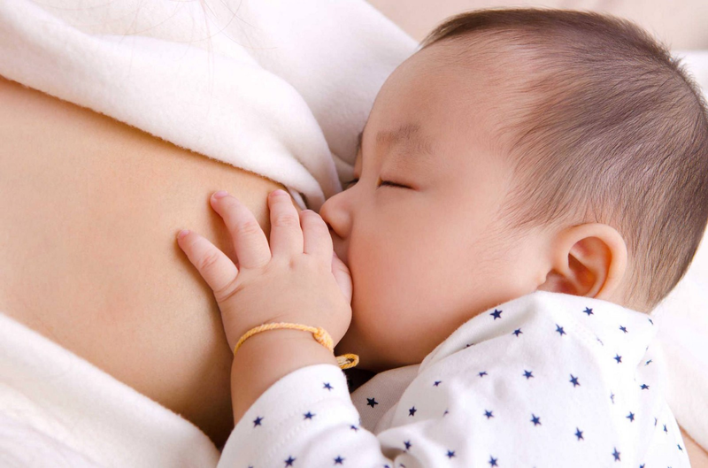 Sữa mẹ là nguồn bổ sung kẽm tốt nhất cho trẻ dưới 6 tháng tuổi