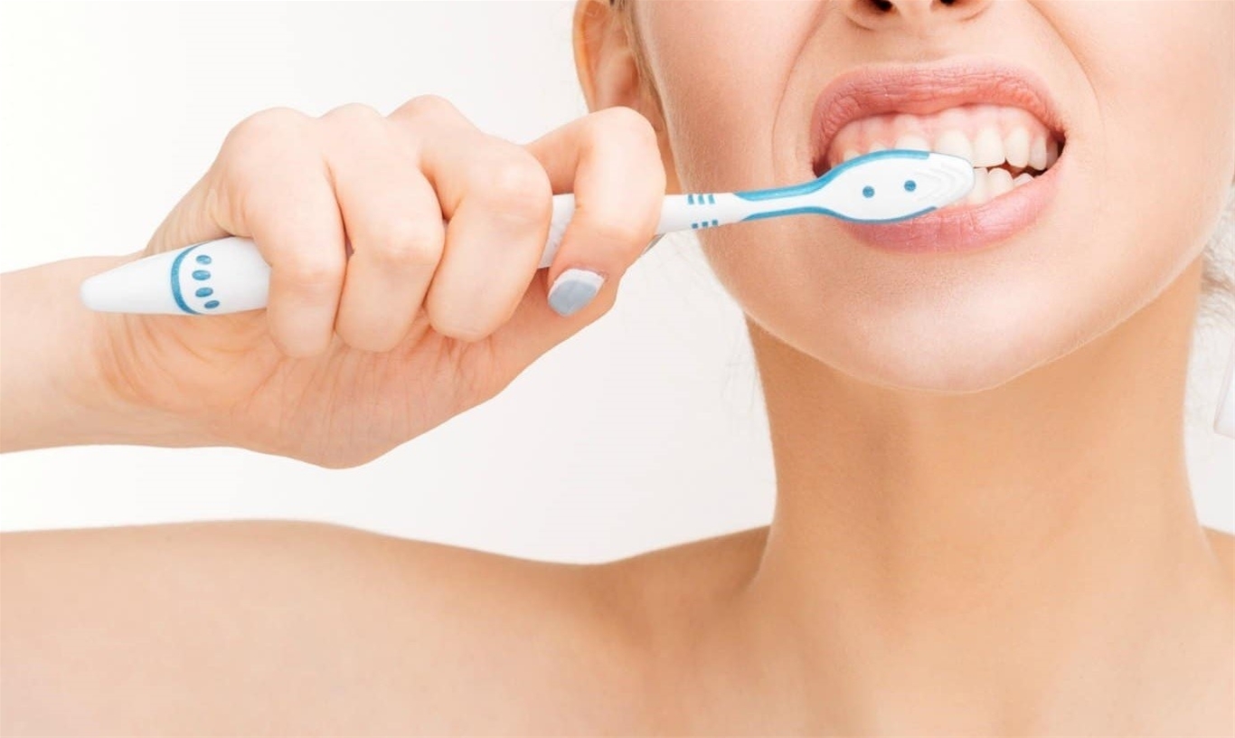 Vệ sinh răng miệng kém là nguyên nhân phổ biến gây ra bệnh hôi miệng