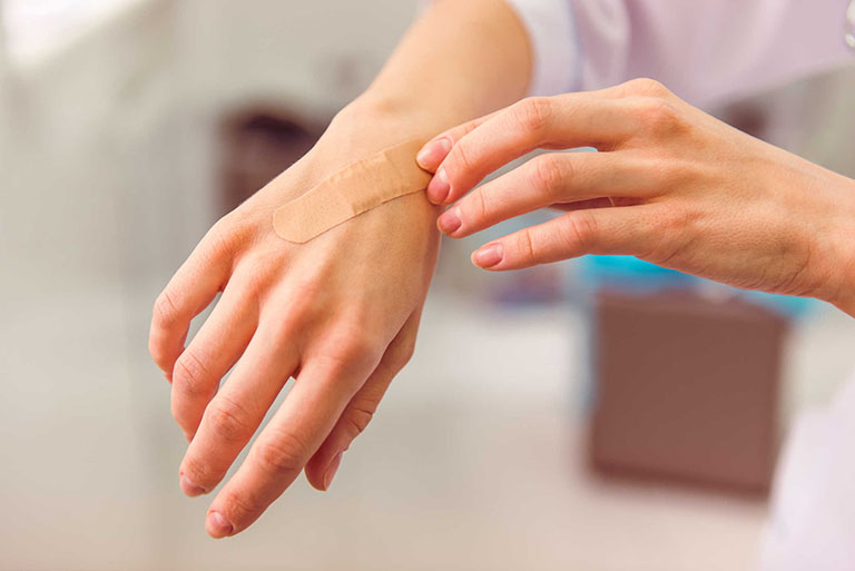 Vì sao vết thương lâu lành và cách khắc phục thế nào?