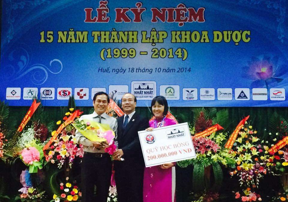 Quỹ học bổng Nhất Nhất trao tặng cho Đại học Y Dược Huế.
