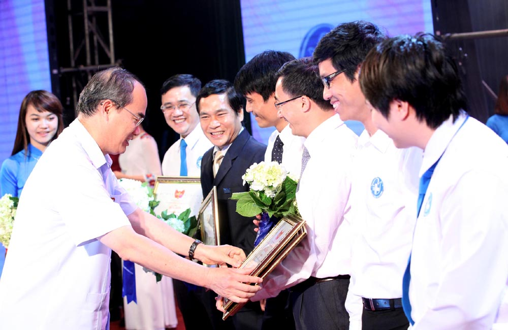 Dược phẩm Nhất Nhất đoạt kỷ lục Việt Nam và nhận bằng khen của Ủy ban TW Mặt trận Tổ quốc Việt Nam