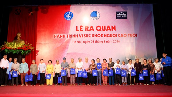 Dược phẩm Nhất Nhất phối hợp tổ chức khám chữa bệnh cho 32,500 người cao tuổi toàn quốc