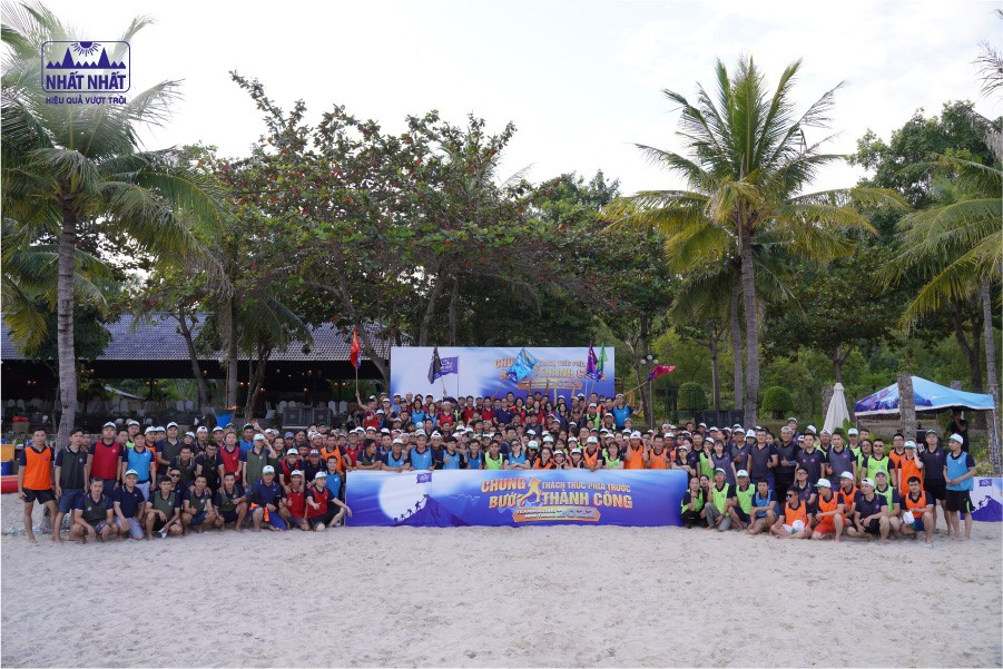 Bùng cháy Teambuilding 2022 gắn kết tinh thần đồng đội