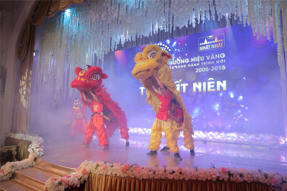Nhất Nhất mừng Xuân mới, đón chào tuổi mới