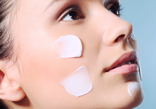 Rất khó để lựa chọn một sản phẩm dưỡng phù hợp với da bị mụn