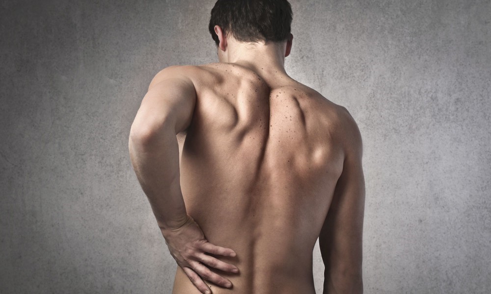 Bệnh đau lưng ở nam giới có thể là do rủi ro tai nạn hàng ngày